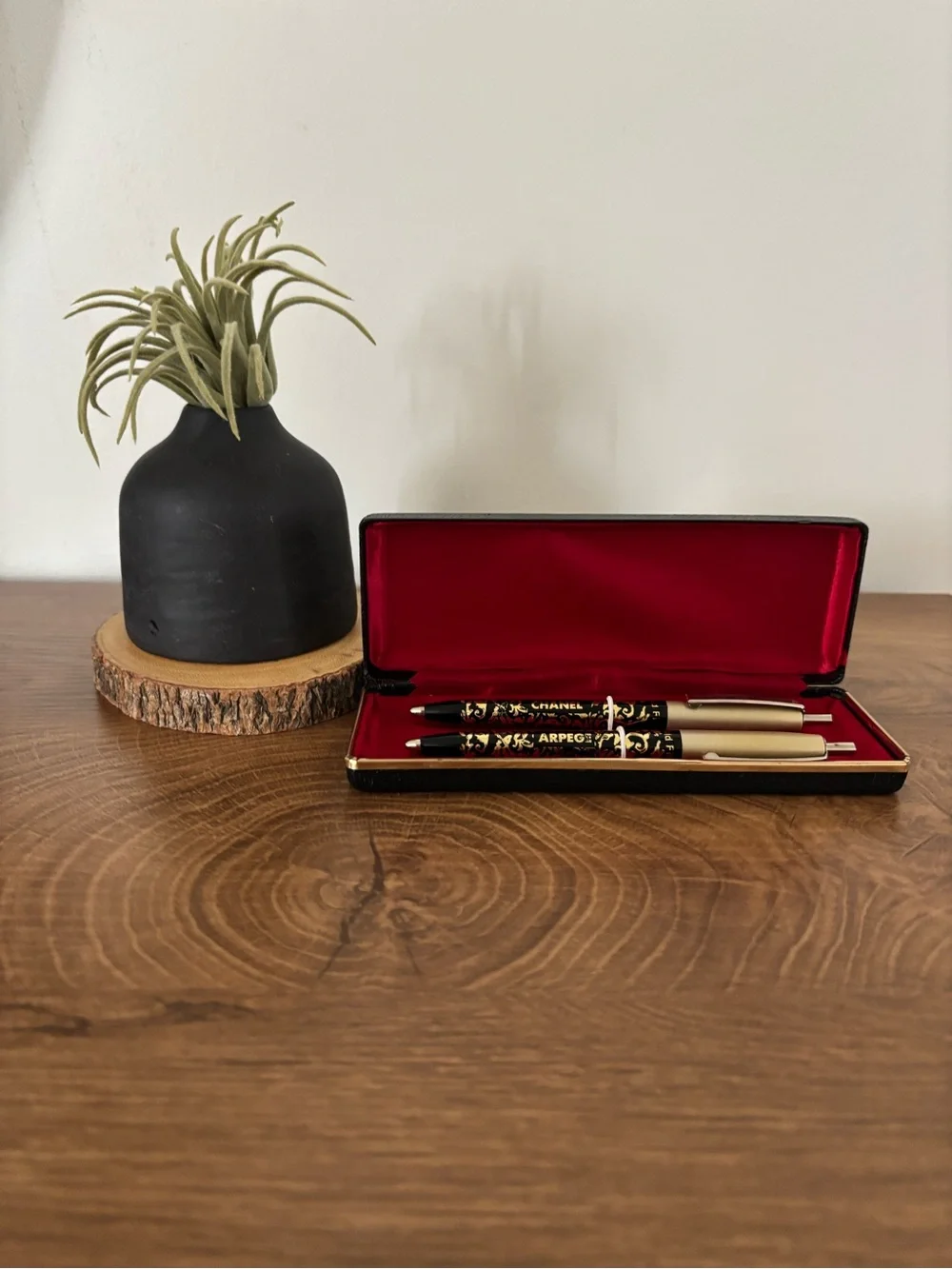 CHANEL Black & Gold Decorative Ballpoint Pen Set